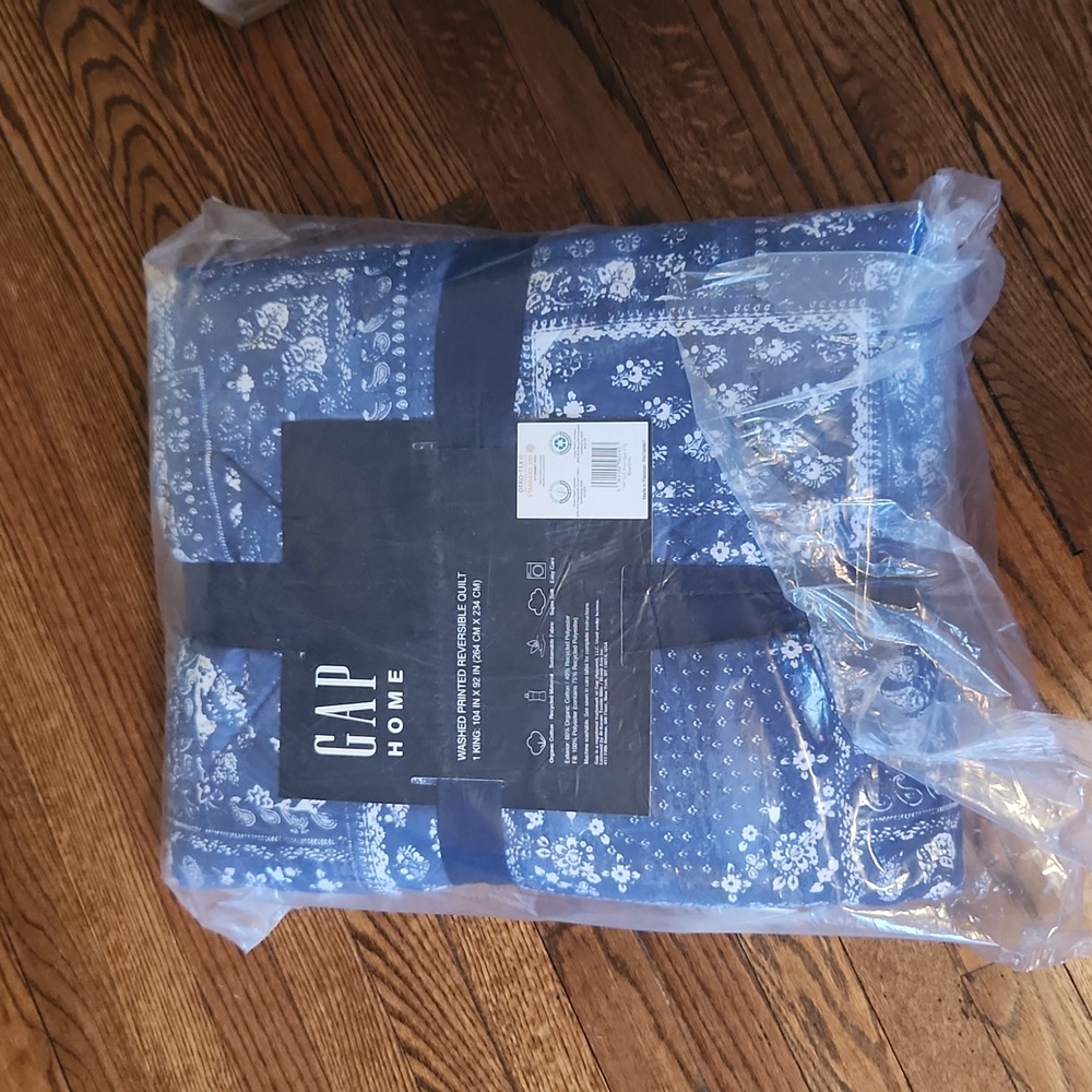 Gap home washed printed reversible quilt